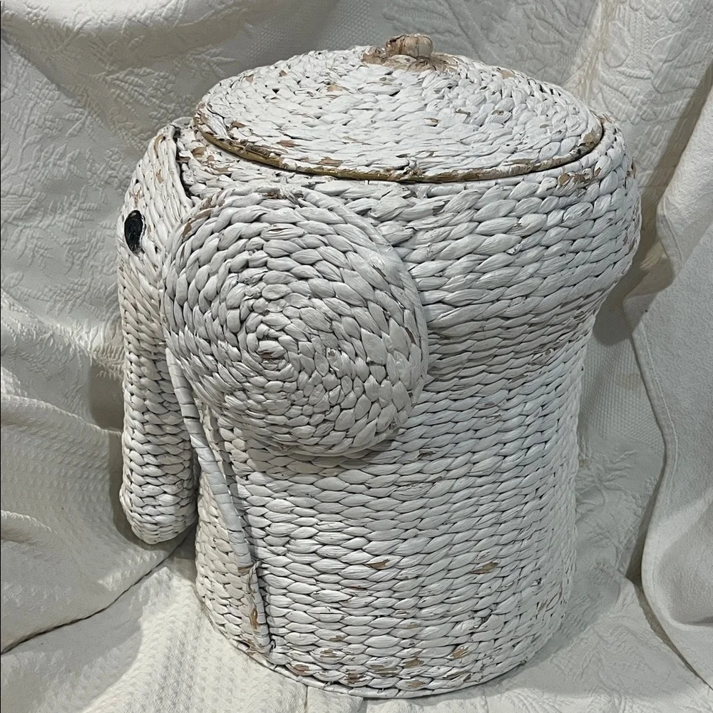 White Woven Elephant‎ Basket